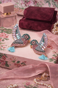 Passaro cravejado com delicado tassel