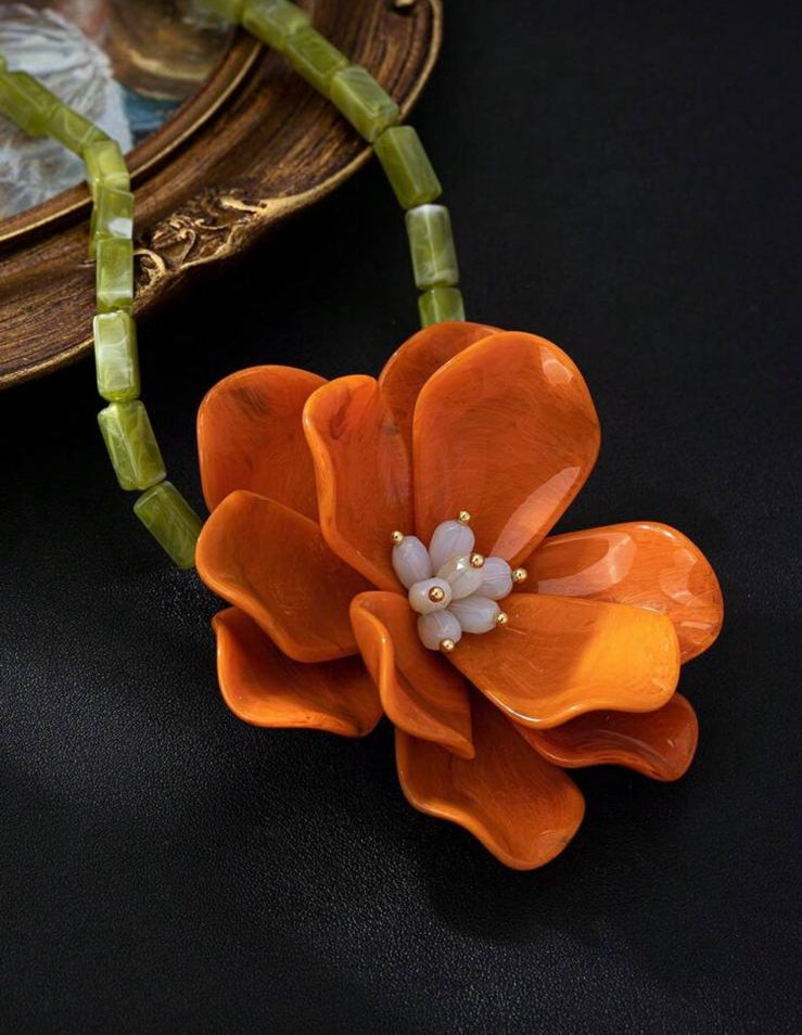 Colar Flor Escultural Laranja