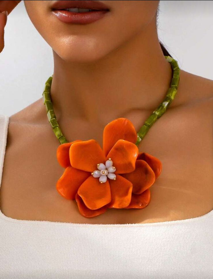 Colar Flor Escultural
