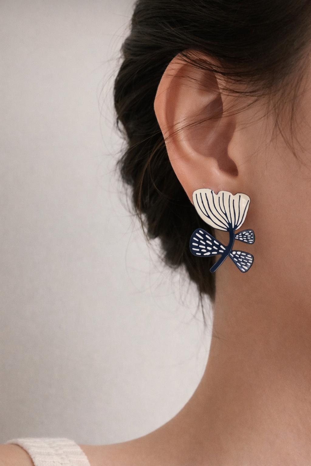 Brinco Floral Azul e Branco